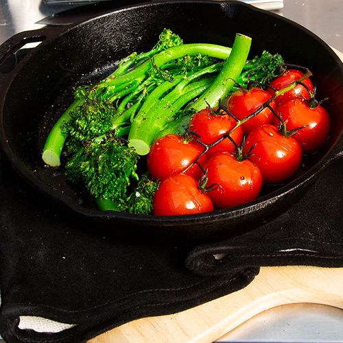 Gerösteter Broccoli mit Tomaten