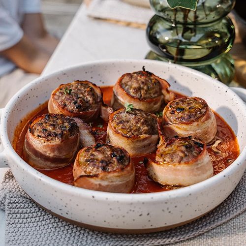 Rinder‑Bacon‑Mignons in Tomatenbrühe