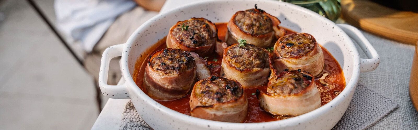 Rinder‑Bacon‑Mignons in Tomatenbrühe