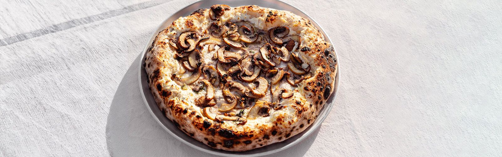 Pizza mit Pilzen, Ricotta & Trüffeln