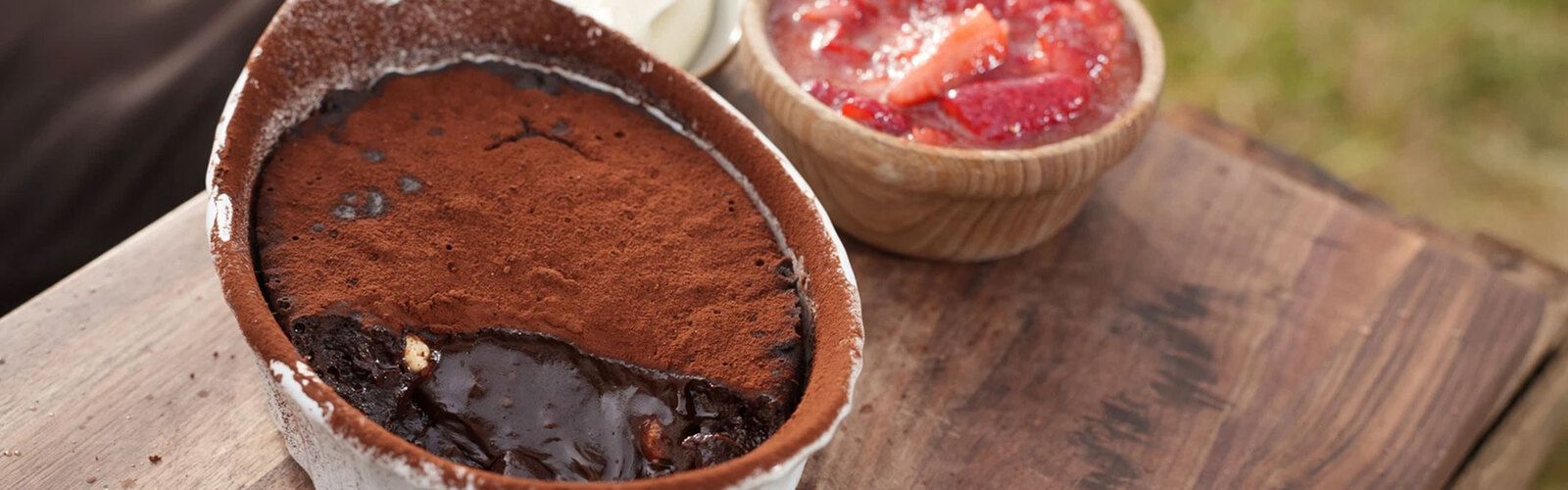 Haselnuss-Schokoladen-Pudding mit Beeren