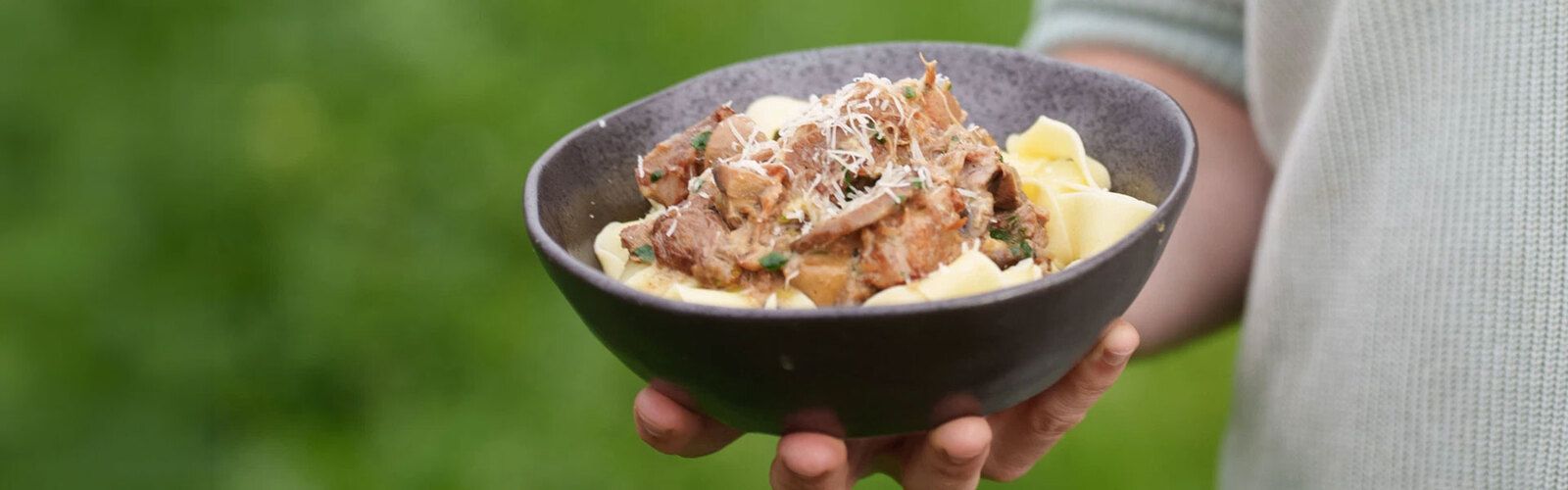 Cremiges Schweinefleisch mit Pilzen aus dem Slow Cook / Pasta
