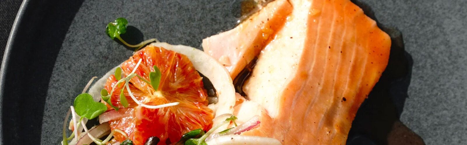 Lachs mit Blutorangen-Honig-Glasur