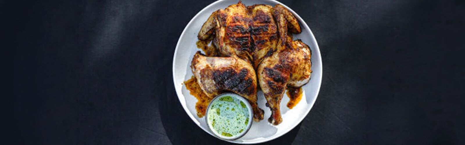 Peruanisches Grillhähnchen mit grüner Sauce