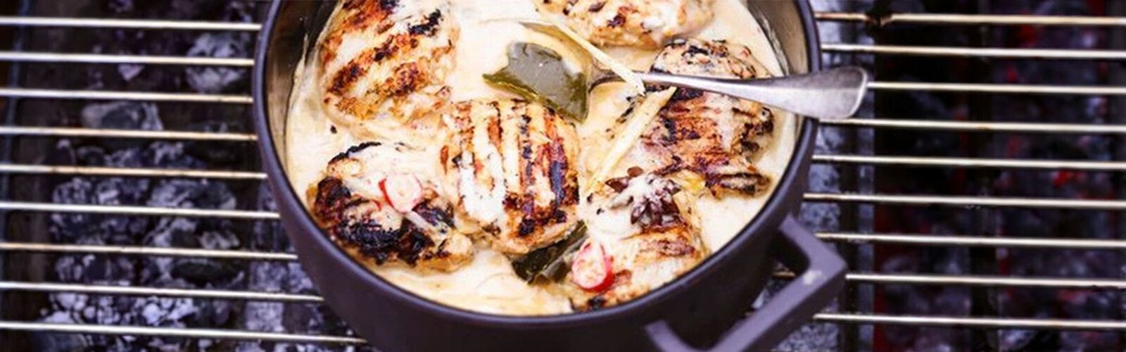 Thai rotes Kokos-Curry mit gegrilltem Hähnchen
