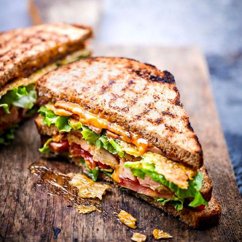 Würziges Chicken Club Sandwich
