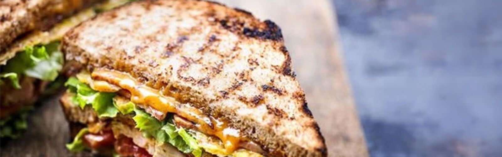 Würziges Chicken Club Sandwich