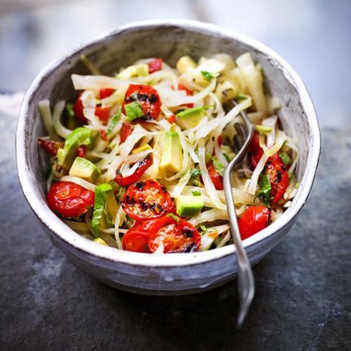Gegrillter Tomaten-Avocado-Slaw