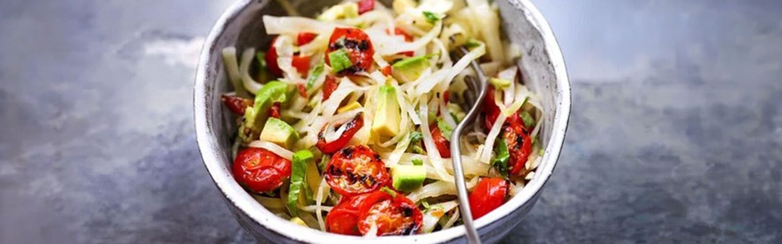 Gegrillter Tomaten-Avocado-Slaw