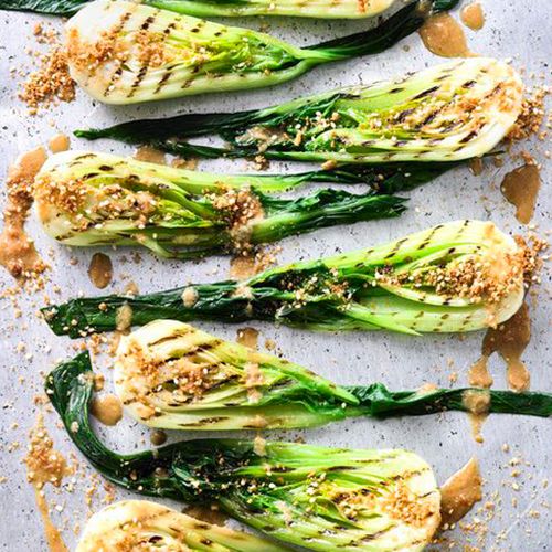 Baby Pak Choi mit warmem Miso-Ingwer-Dressing