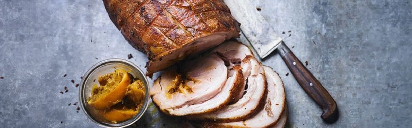 Rotisserie-Schweinebraten mit Bitterorangen-Glasur