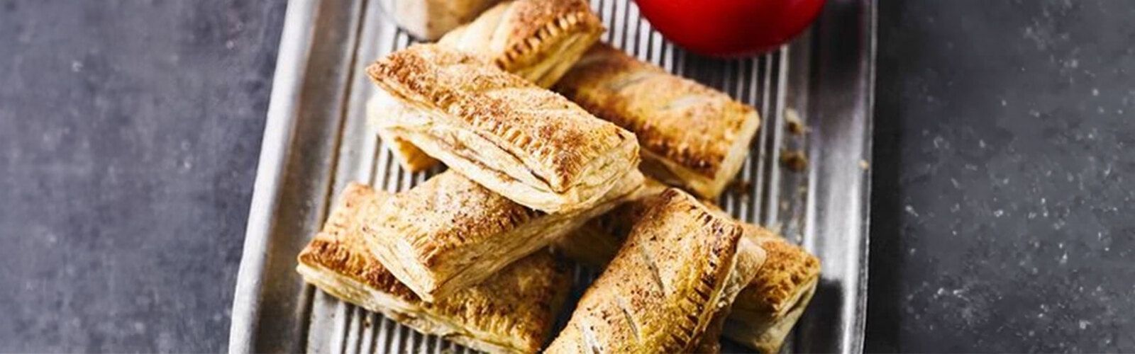 Karamellisierte Apfeltaschen mit Vanille-Kaffee-Custard