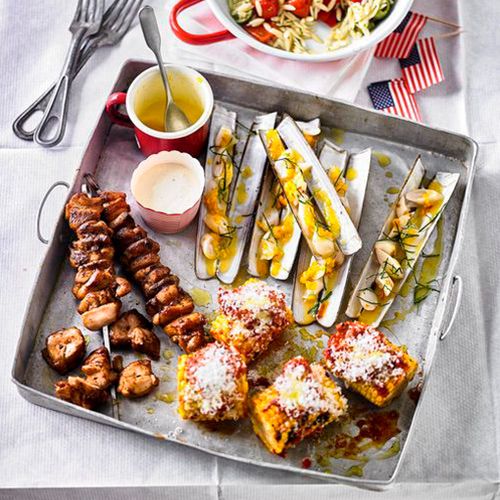 Hähnchenspieße mit Schwertmuscheln und gegrilltem Mais mit Nduja-Butter