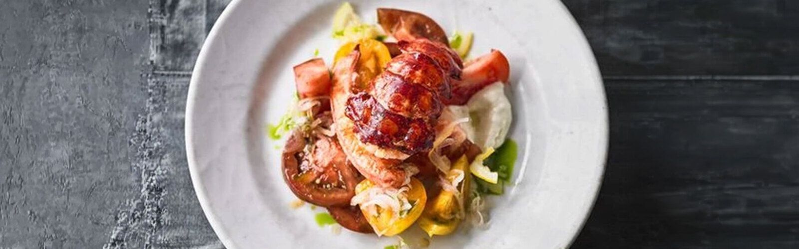 Gegrillter Maine-Hummer mit eingelegten Meyer-Zitronen und mariniertem Tomatensalat